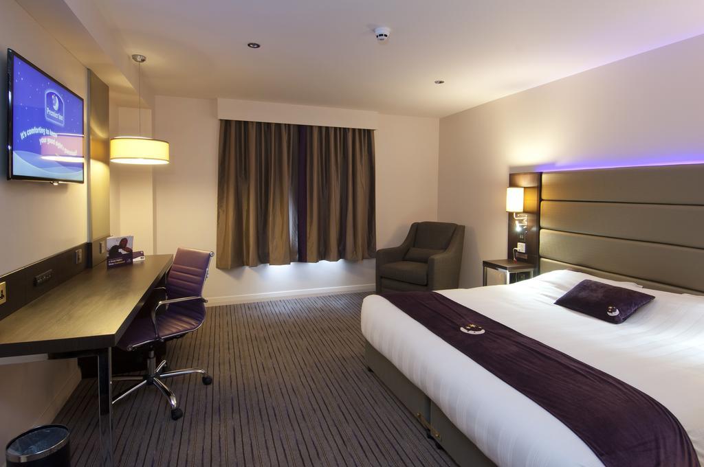 Premier Inn Dunfermline Exterior photo