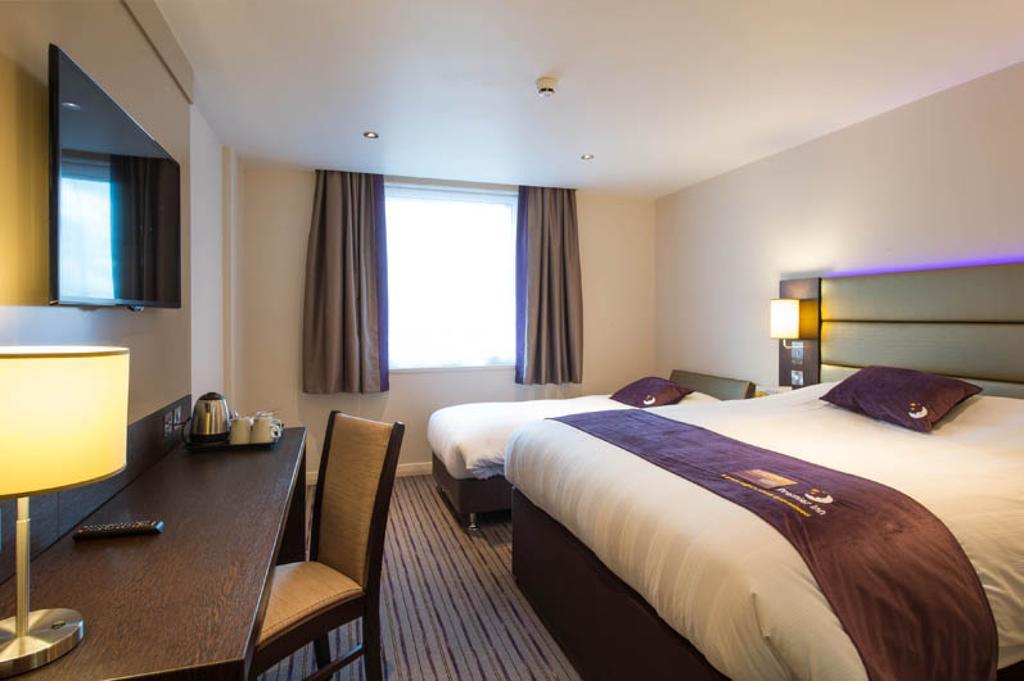 Premier Inn Dunfermline Room photo