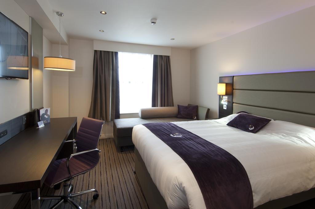 Premier Inn Dunfermline Room photo