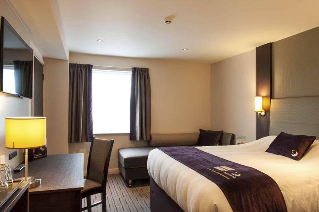 Premier Inn Dunfermline Room photo