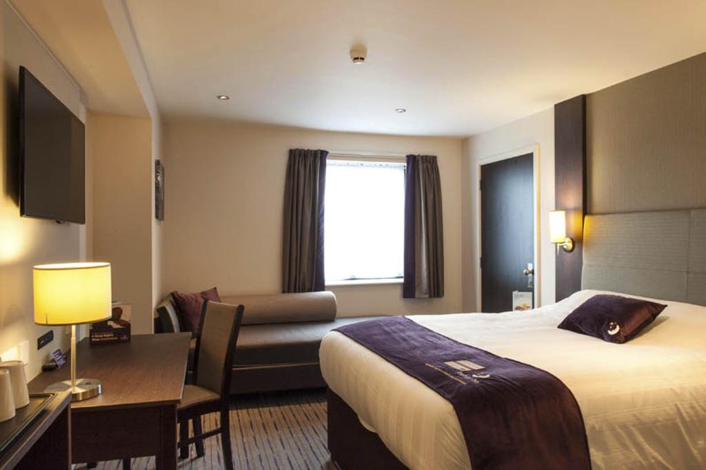 Premier Inn Dunfermline Room photo