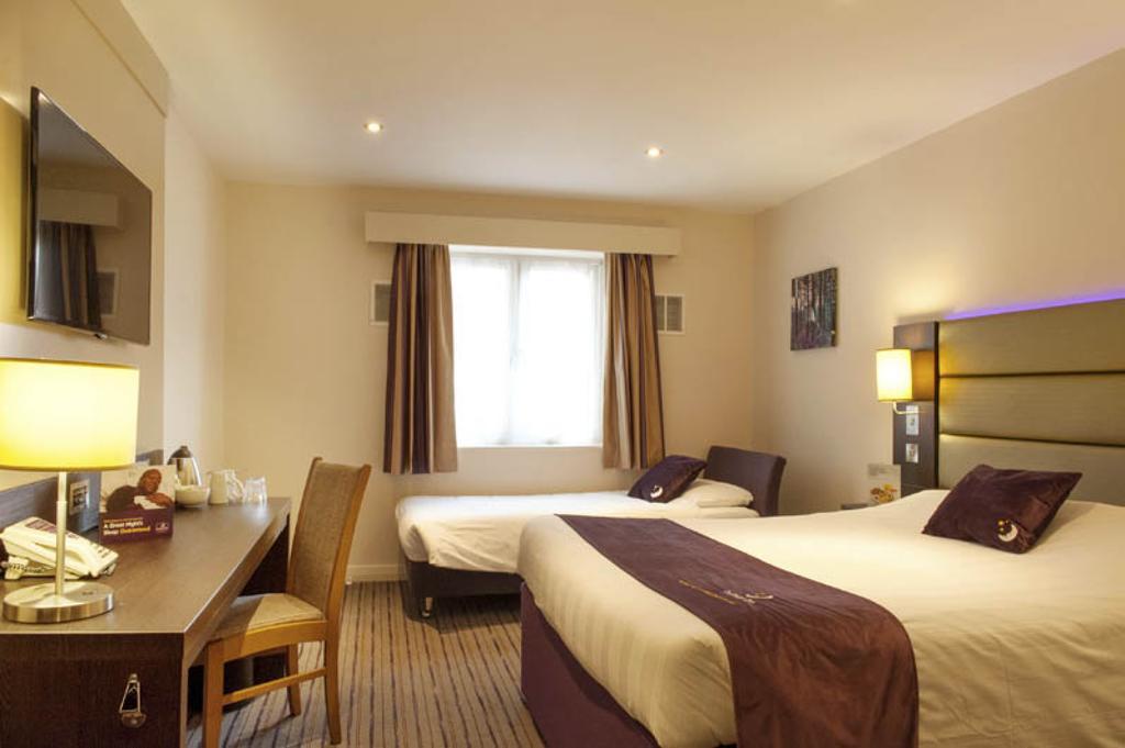 Premier Inn Dunfermline Room photo