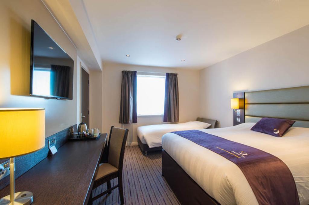 Premier Inn Dunfermline Room photo