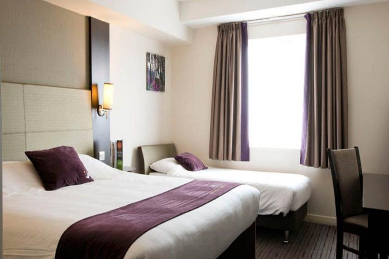 Premier Inn Dunfermline Exterior photo