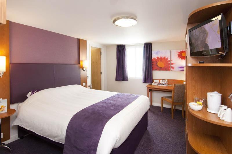 Premier Inn Dunfermline Exterior photo