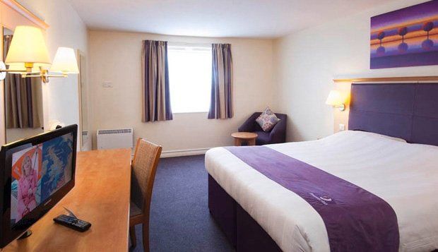 Premier Inn Dunfermline Exterior photo